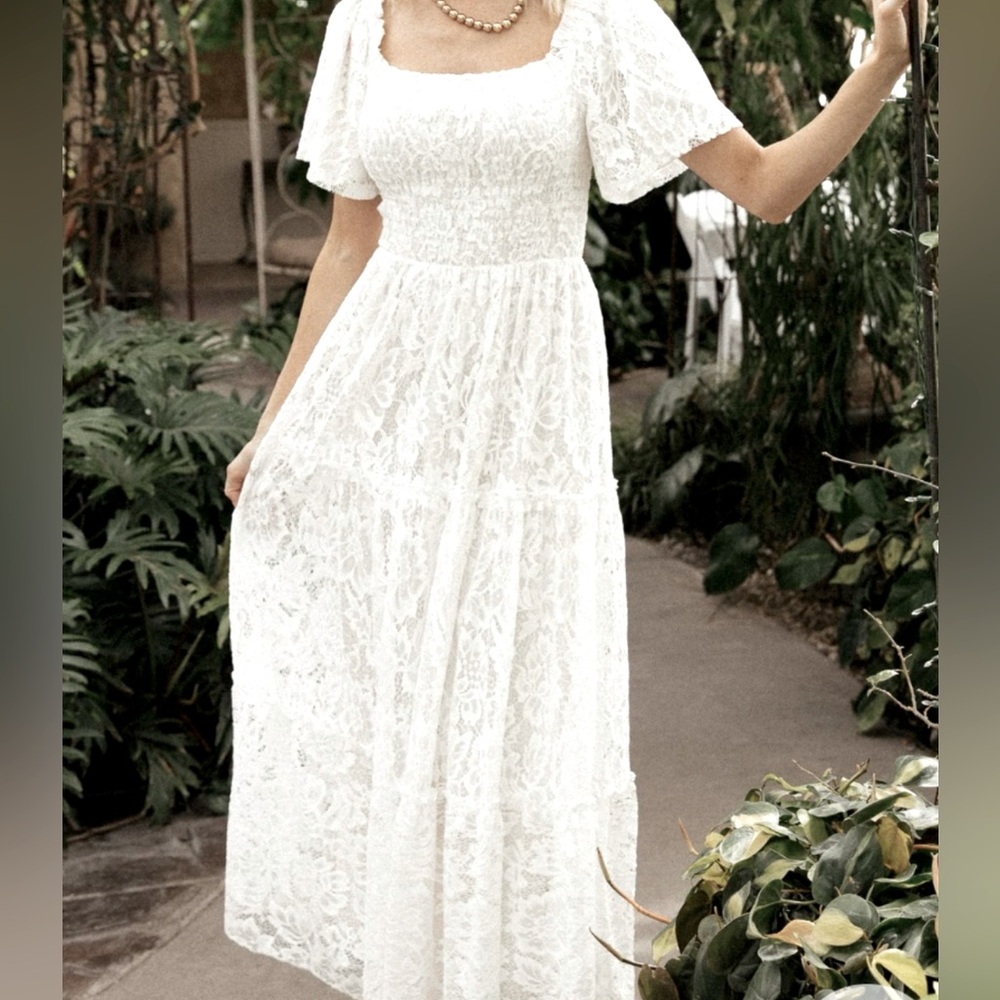 Lovely lace maxi dress💫🤍